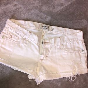 A&F short shorts white